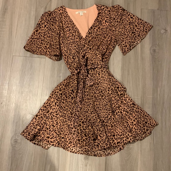 miami Dresses & Skirts - Miami (Francesca’s) Pink Leopard Print Dress Size XS